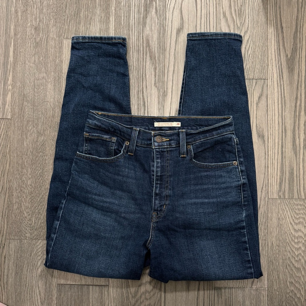 Levi’s High Waisted Mom Blue Jeans 28